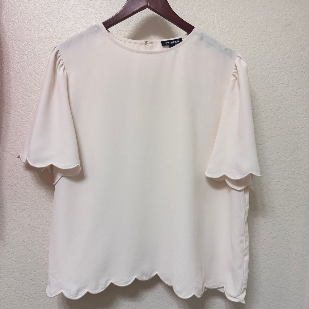 Express Ivory Scalloped Sleeve & Hem Short Sleeve Blouse Size XL
